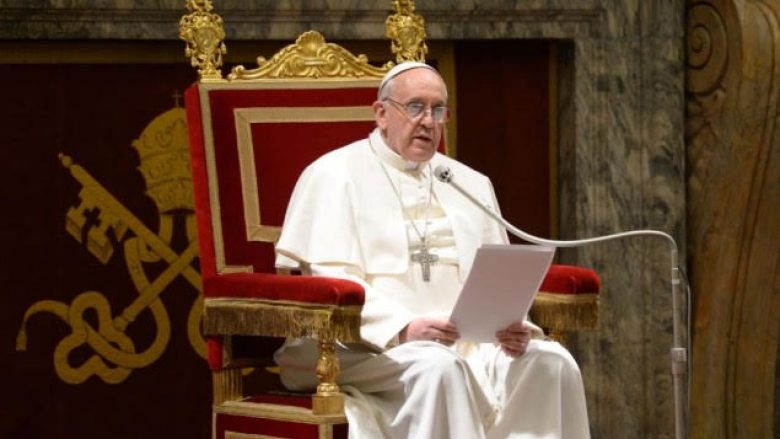 Papa i kërkon Trumpit kujdes për të varfrit