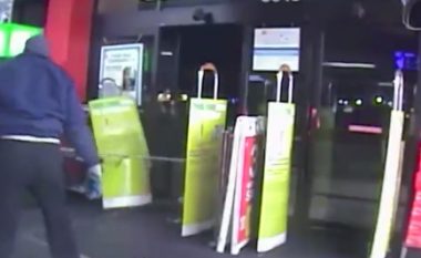 Tentojnë të vjedhin bankomatin, por u ndodh diçka që nuk e kishin besuar se do t’ju ndodh (Video)