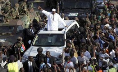 Gambia bëhet me president të ri, qytetarët e quajnë epokë te re