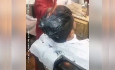 Berberi i cili u vë flakën flokëve të klientëve (Video)