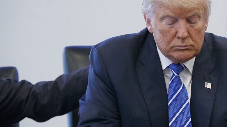 Donald Trump heq dorë nga telefoni i tij Android