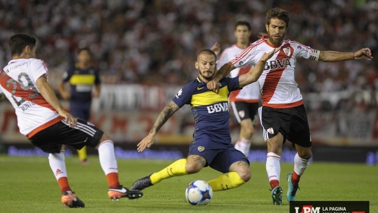 Gola, raste, përleshje, kartonë të verdhë e të kuq, spektakël në tribuna – River Plate triumfon në ‘El Clasicon’ e Argjentinës (Video)