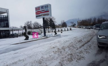 Bora bllokon magjistralen Pejë- Istog (Foto/Video)