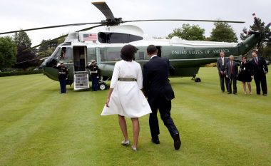 Çifti Obama merr rrugën drejt shtëpisë së tyre të re me “Marine 1” (Video)