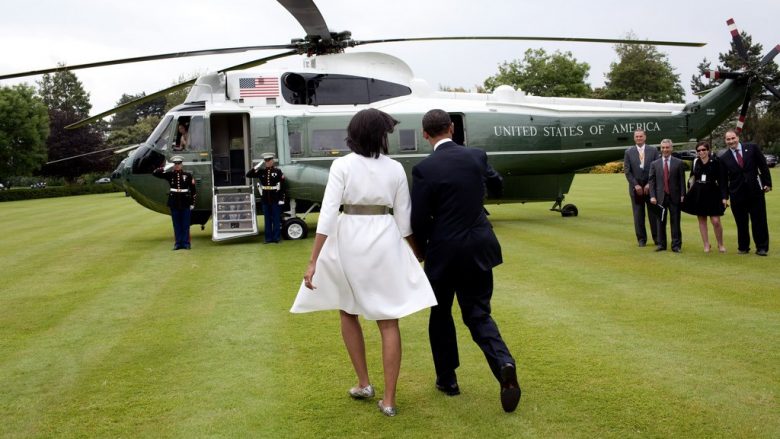 Çifti Obama merr rrugën drejt shtëpisë së tyre të re me “Marine 1” (Video)