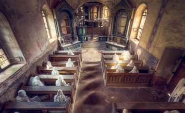 Turisti tmerrohet nga “fantazmat” në kishën e braktisur çeke (Foto)
