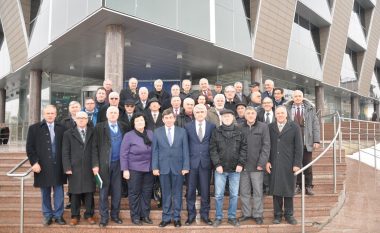 Bajrami takon pronarët e shtëpive që i lëshuan për shkolla në vitet e 90-ta