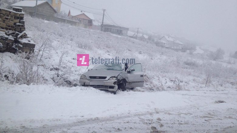 Aksident në magjistralen Mitrovicë-Prishtinë (Foto)