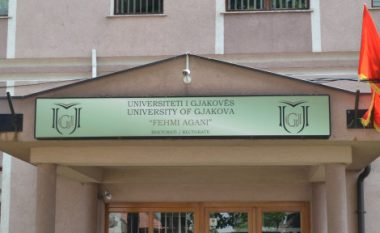 Diplomon gjenerata e parë e studentëve të Universitetit të Gjakovës
