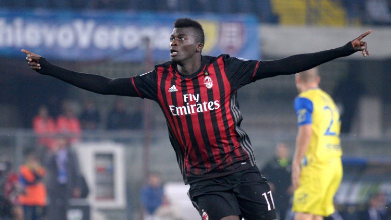 Arsenali mendon për Niang si zëvendësues të Sanchezit