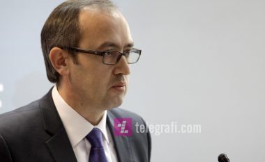 Hoti: Haradinaj është i obliguar ta mbajë në kabinetin e tij ministrin Rikalo