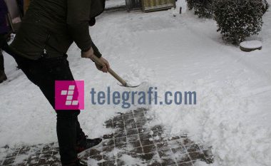 Arifi: Qytetarët të mos e hudhin borën në rrugë! (Foto)