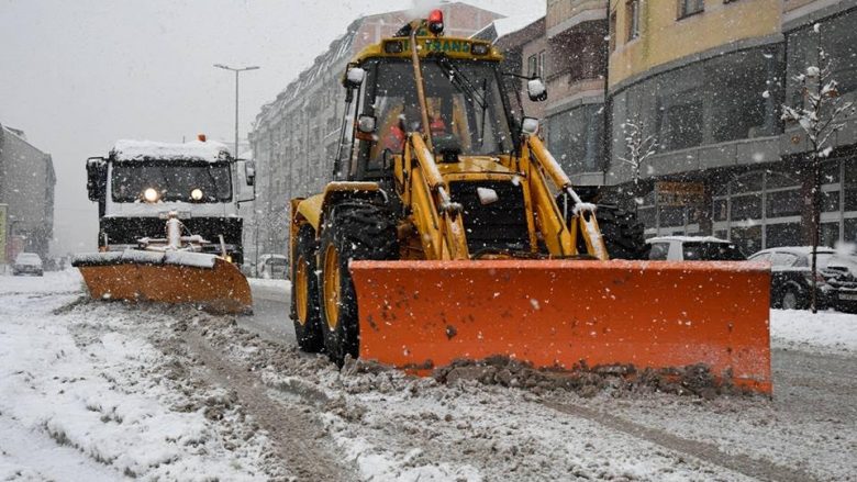 ”Rrugët e Tetovës janë të kalueshme, komuna mori masa për heqjen e dëborës”