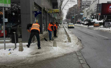 Bora mbuloi rrugët e Shkupit, a do të pastrohen rrugët në kohë? (Foto)