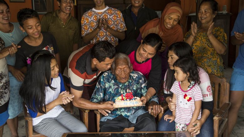 Feston ditëlindjen e 146-të, burri që pretendon të jetë më i vjetri në botë (Foto)