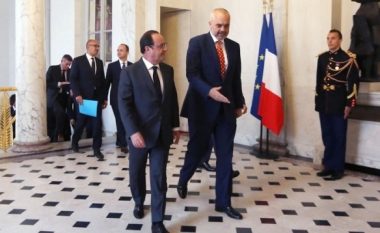 Presidenti francez Hollande viziton Tiranën