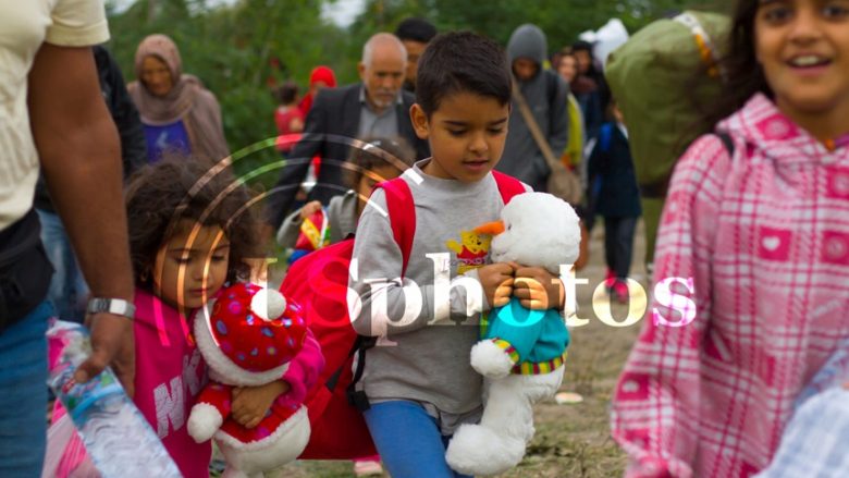 Migrantët në Maqedoni, cak i grupeve kriminale (Video)