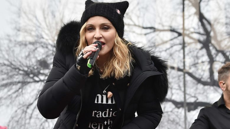 Madonna përdor fjalë fyese kundër Trumpit në këngën e saj (Video)