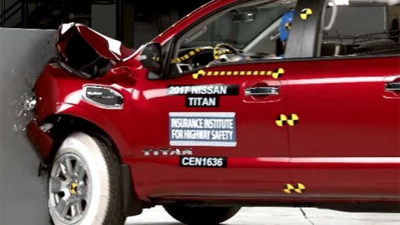 Nissan Titan është ndër veturat më të pasigurta në botë (Video)