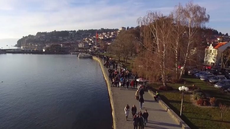 Ohri edhe në janar është i mbushur me turistë (Video)