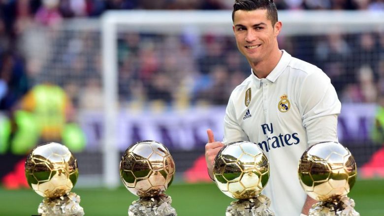Ronaldo prezanton ‘Topin e Artë’ në Bernabeu, duartrokitje të mëdha për më të mirin e botës (Foto/Video)