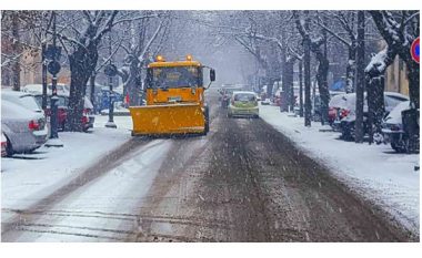 Bashkia e Shkupit i ka pastruar rrugët dhe bulevardet e kryeqytetit (Foto)