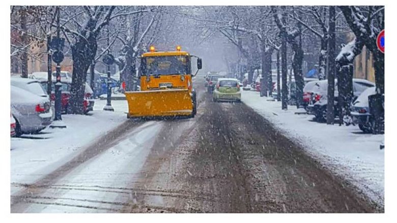 Bashkia e Shkupit i ka pastruar rrugët dhe bulevardet e kryeqytetit (Foto)