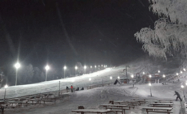 Skijim edhe gjatë natës në Manastir
