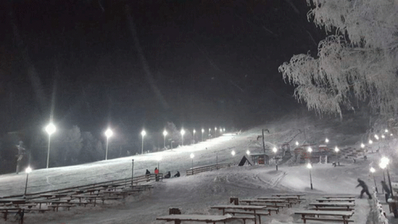 Skijim edhe gjatë natës në Manastir