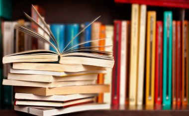 UNSHM: Ka mungesë të teksteve, nxënësit marrin libra të dëmtuara