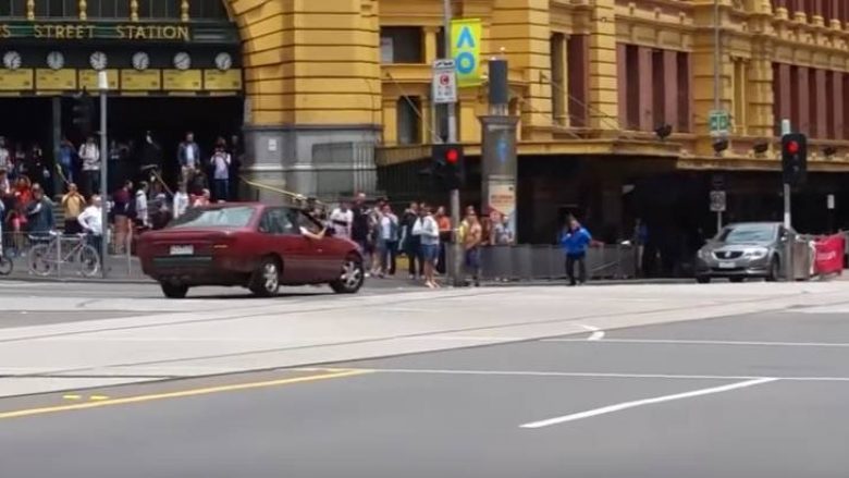 Sulmi në Australi: Përplasi me veturë këmbësorët, pastaj vrau tre veta – publikohen pamjet tronditëse (Video)