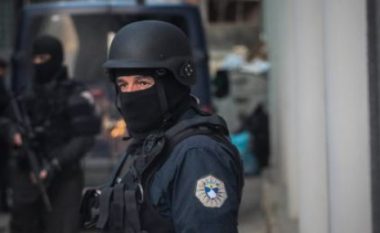 Aksioni policor në Vushtrri, kapen armë, municion e gjësende tjera