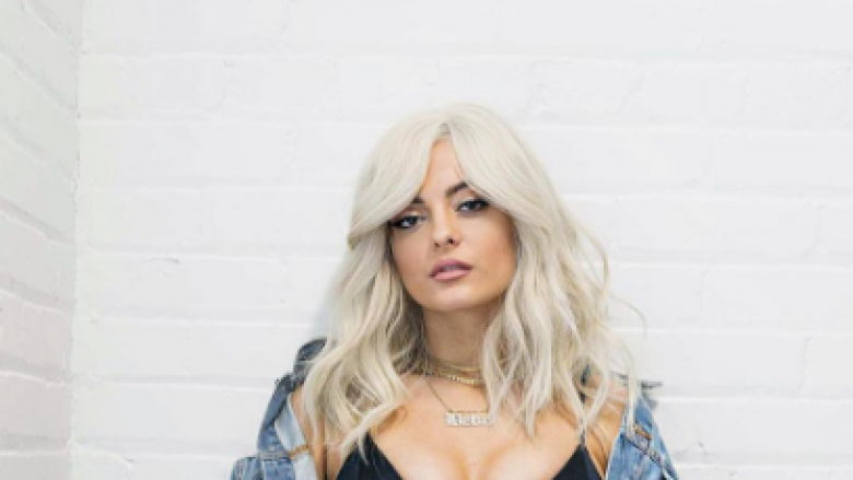 Bebe Rexha me dekoltenë të hapur (Foto)