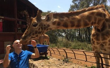 Blendi Fevziu shijon shëtitjet në xhunglat e Afrikës (Foto/Video)