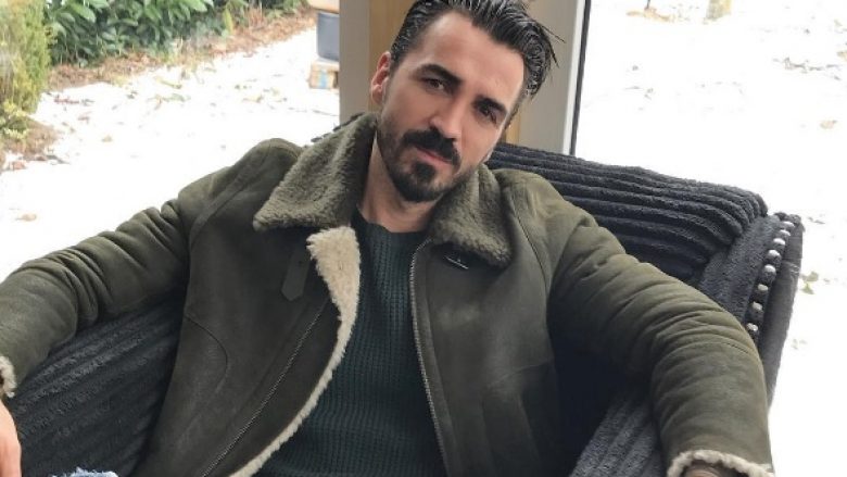 Blerim Destani ‘bëhet’ ushtar (Foto)