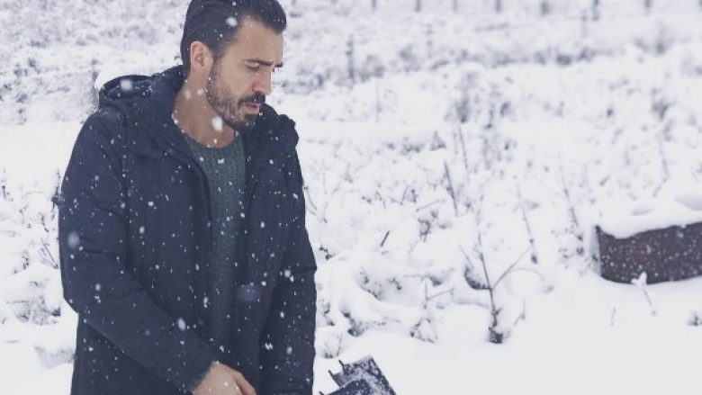 Bora mbulon Kosovën, artistët e estradës ‘ia mësyjnë’ fotografive (Foto)