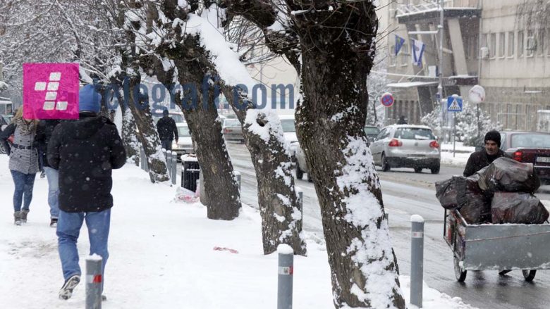 Dëbora po e vështirëson komunikacionin, por realizohen në kushte dimërore!