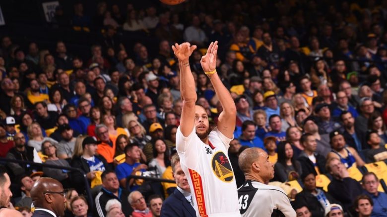 Curry monstruoz në fitoren ndaj LA Clippers (Video)