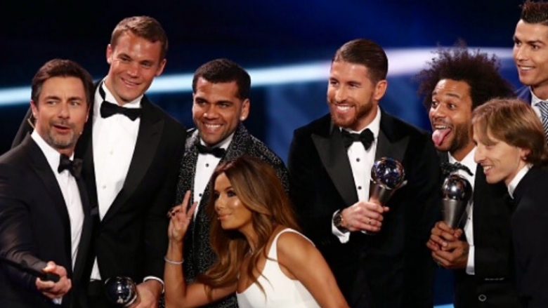 Dani Alves me veshjen më të mirë në ceremoninë e FIFA-s – “Futbollisti i Vitit” (Foto/Video)