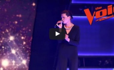 Emocionuese: Fatbardha prekëse, nga qelia në skenën e “The Voice” (Video)