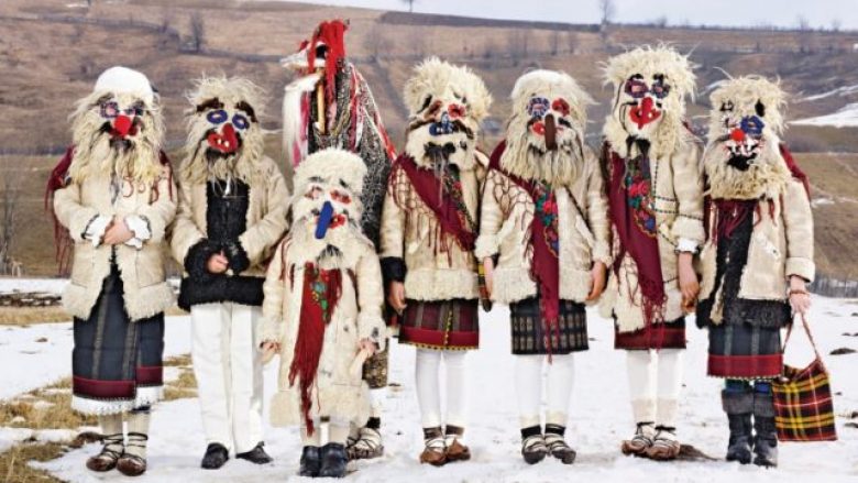 Të pazakonta dhe shpesh ekstravagante: Ritualet më të çuditshme në botë për Vitin e Ri (Foto)