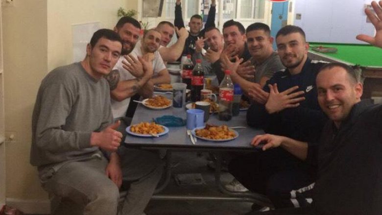 E pësojnë rëndë të burgosurit shqiptarë në Britani, marrosën vajzat shqiptare! (Foto)