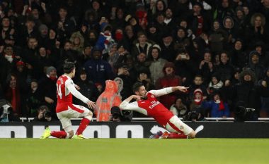 Giroud shënon me stilin ‘Scorpion’ golin e parë për Arsenalin (Video)