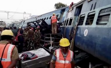 Në Indi treni del nga binarët, 36 të vdekur  (Video)