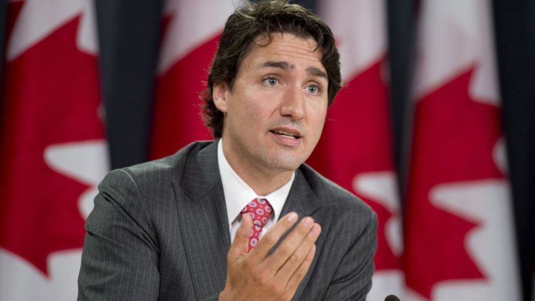 Kryeministri kanadez mirëpret refugjatët e ndaluar nga Trump