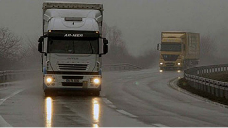 Ndalesë për makina të rënda në Strazhë, Gjavato dhe Presekë