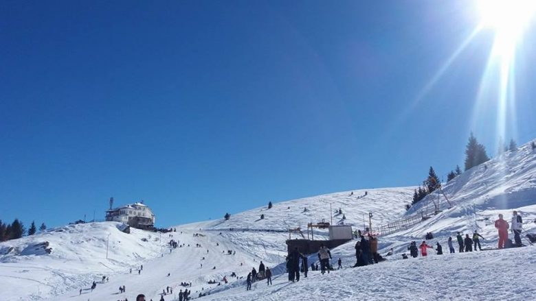 Përmbyllet me shumë probleme sezoni turistik në Kodrën e Diellit (Video)