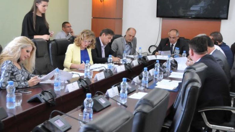Sot mbajnë mbledhje gjashtë komisione parlamentare