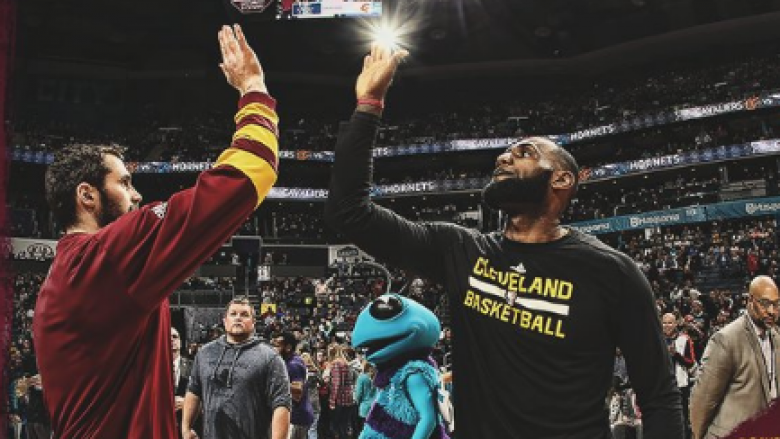 LeBron dhe Love ia sigurojnë fitoren e Cavs ndaj Charlottes (Video)