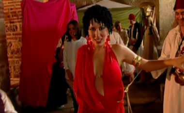 Kur Leonora Poloska solli atmosferën e Marokut në klipin e saj “Të dua s’të dua” në vitin 2003 (Video)